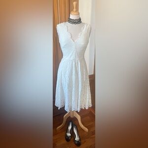 Vera Wang White Lace A-Line Classic Dress